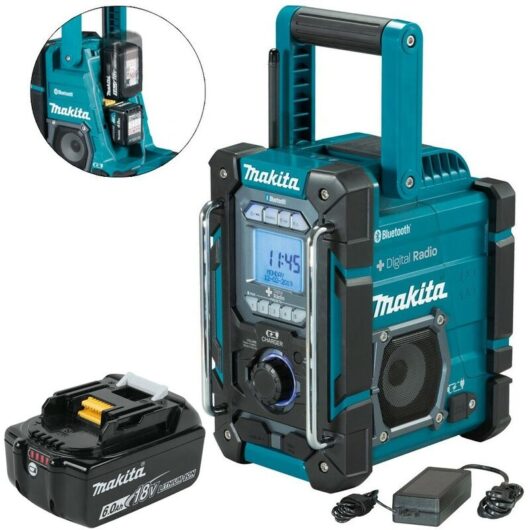 Makita - DMR301 Digital dab Built in Charger Site Radio dab Bluetooth & 18v BL1860